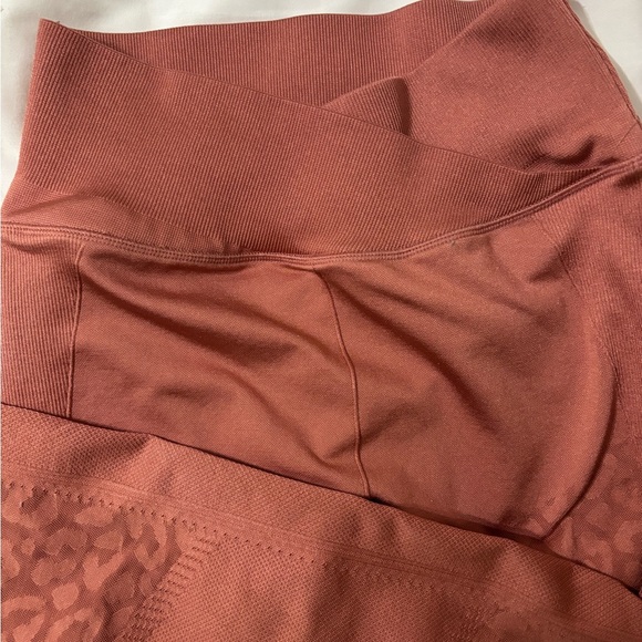 Victoria’s Secret crossover Leopard Print Leggings - Picture 3 of 4